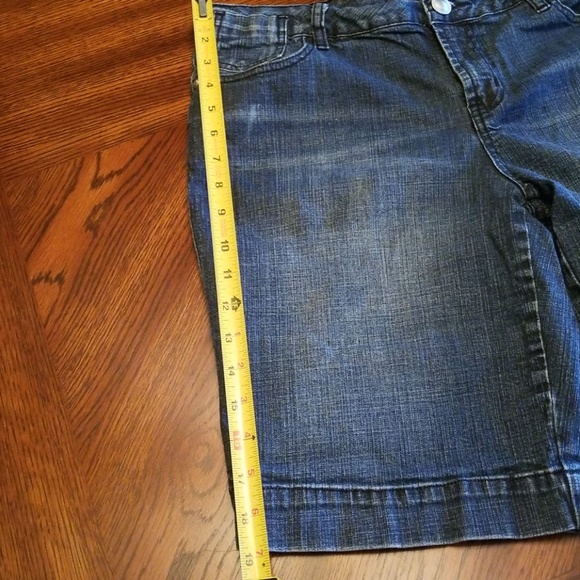 !!FINAL PRICE!! Apt 9 Dress denim shorts. - Picture 5 of 6